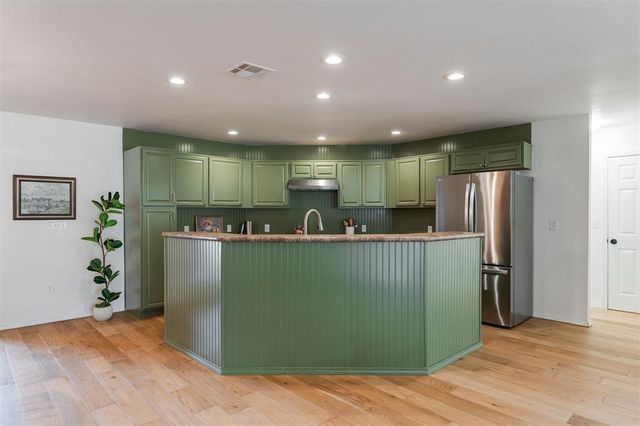 3101 E 44th Street, Edmond, OK 73013