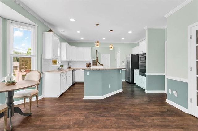 136 Helmswood Circle SW, Marietta, GA 30064