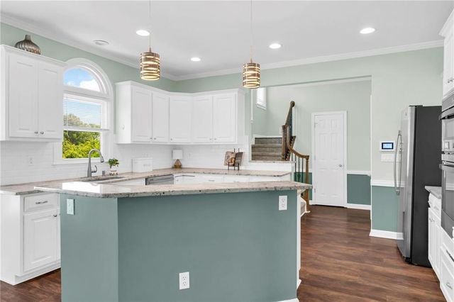 136 Helmswood Circle SW, Marietta, GA 30064