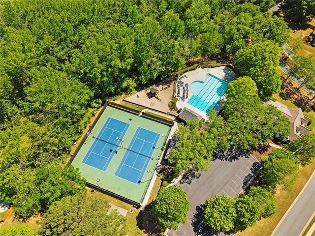 136 Helmswood Circle SW, Marietta, GA 30064
