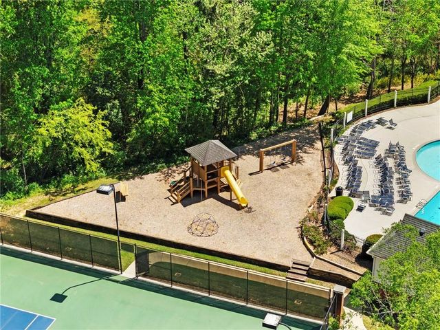 136 Helmswood Circle SW, Marietta, GA 30064