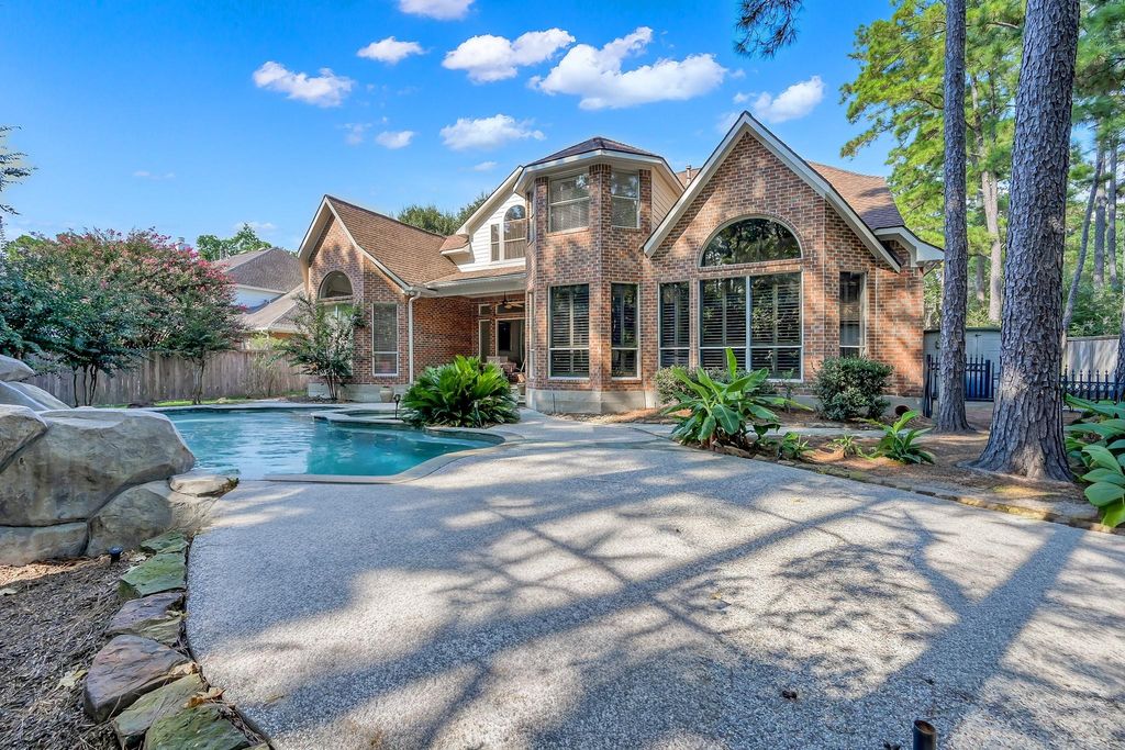 15 Spiceberry Place, The Woodlands, TX 77382