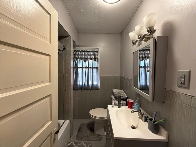 1122 Ohio Ave, Midland Boro, PA 15059