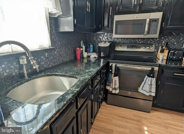 1909 CRICKLEWOOD CV, Fogelsville, PA 18051