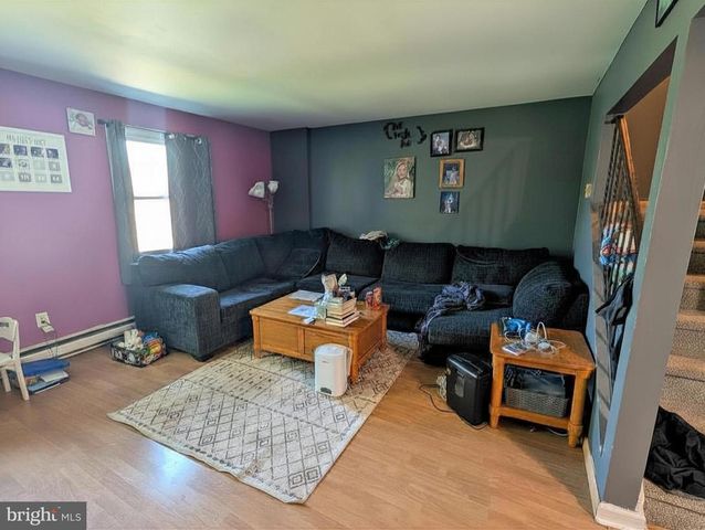 1909 CRICKLEWOOD CV, Fogelsville, PA 18051