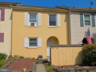 1909 CRICKLEWOOD CV, Fogelsville, PA 18051