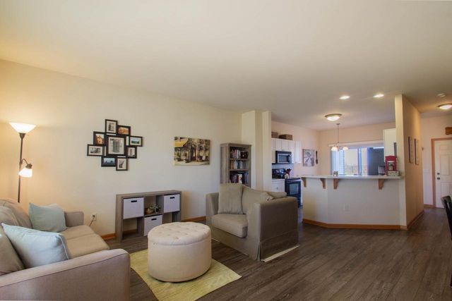 602 Hunter Oaks BOULEVARD, Watertown, WI 53094