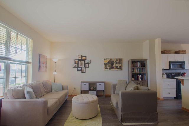 602 Hunter Oaks BOULEVARD, Watertown, WI 53094