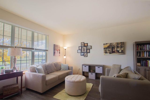 602 Hunter Oaks BOULEVARD, Watertown, WI 53094