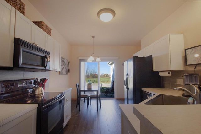 602 Hunter Oaks BOULEVARD, Watertown, WI 53094