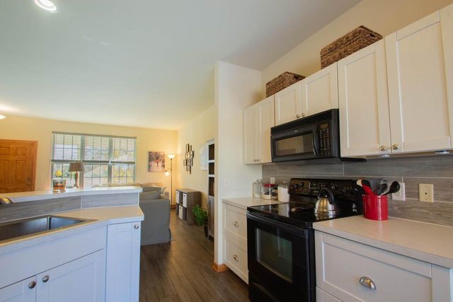 602 Hunter Oaks BOULEVARD, Watertown, WI 53094