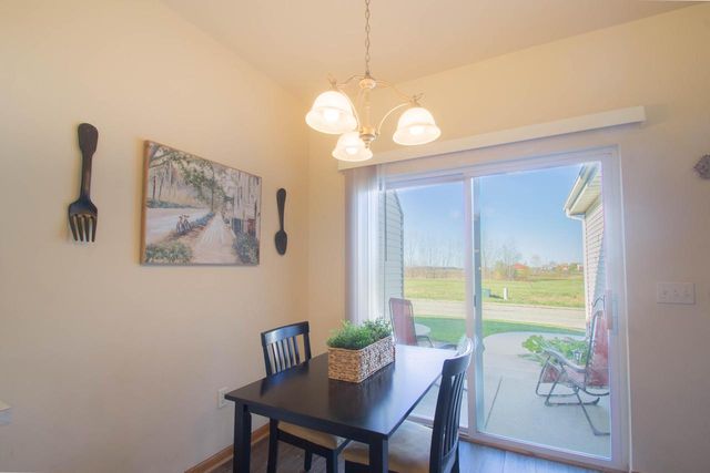 602 Hunter Oaks BOULEVARD, Watertown, WI 53094