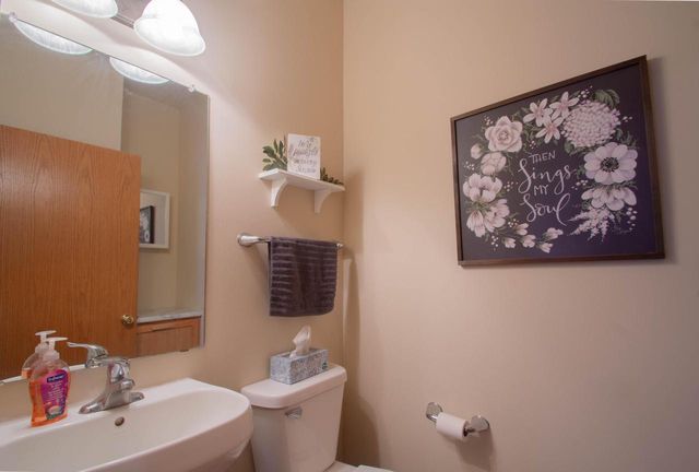 602 Hunter Oaks BOULEVARD, Watertown, WI 53094