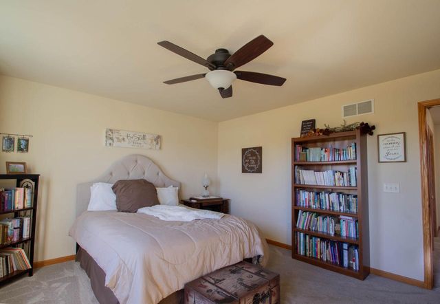 602 Hunter Oaks BOULEVARD, Watertown, WI 53094