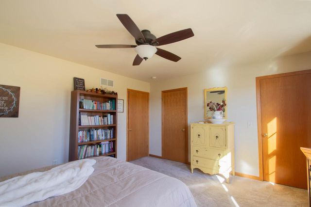 602 Hunter Oaks BOULEVARD, Watertown, WI 53094