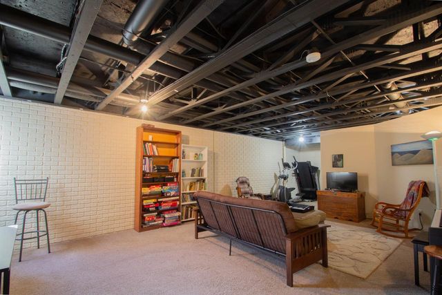 602 Hunter Oaks BOULEVARD, Watertown, WI 53094