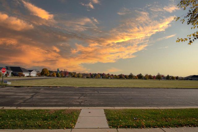 602 Hunter Oaks BOULEVARD, Watertown, WI 53094