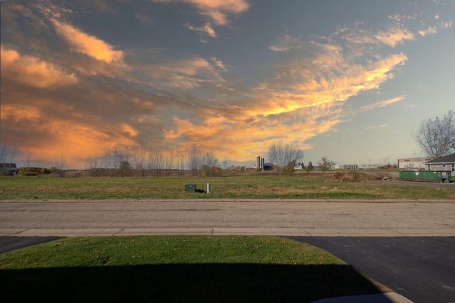 602 Hunter Oaks BOULEVARD, Watertown, WI 53094