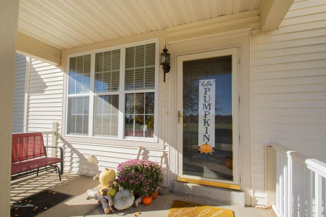 602 Hunter Oaks BOULEVARD, Watertown, WI 53094