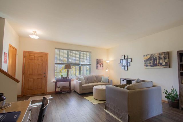 602 Hunter Oaks BOULEVARD, Watertown, WI 53094