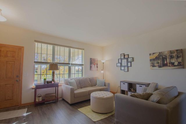 602 Hunter Oaks BOULEVARD, Watertown, WI 53094