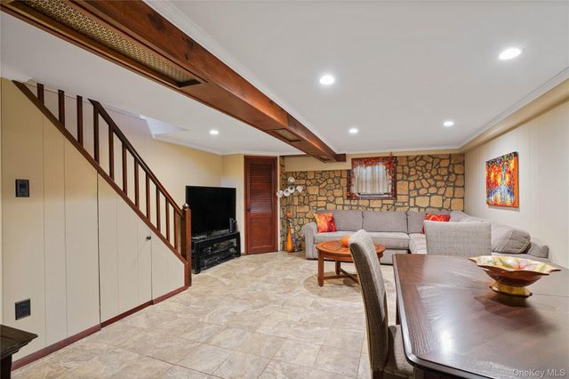 6161 79th Street, Middle Village, NY 11379