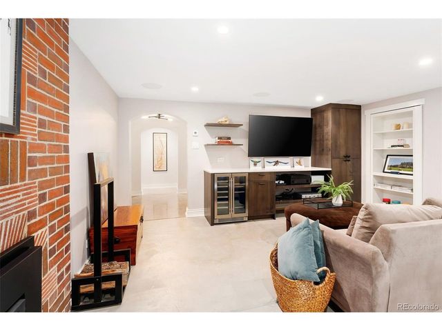 370 Ivy St, Denver, CO 80220