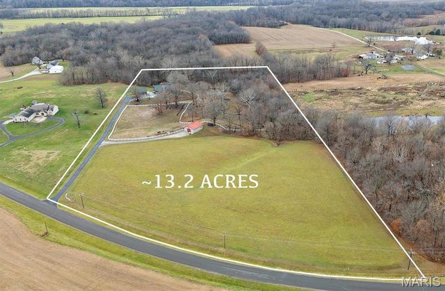 7467 Walshville Trail, Hillsboro, IL 62049