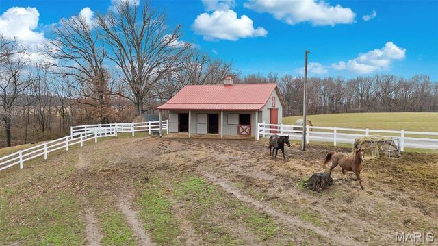 7467 Walshville Trail, Hillsboro, IL 62049