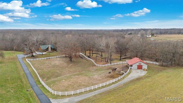 7467 Walshville Trail, Hillsboro, IL 62049