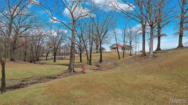 7467 Walshville Trail, Hillsboro, IL 62049