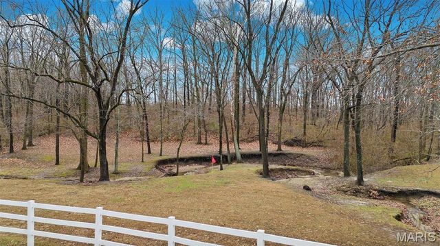 7467 Walshville Trail, Hillsboro, IL 62049