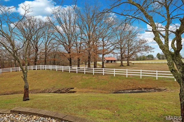 7467 Walshville Trail, Hillsboro, IL 62049