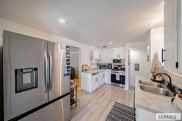 609 1st W, Ririe, ID 83443