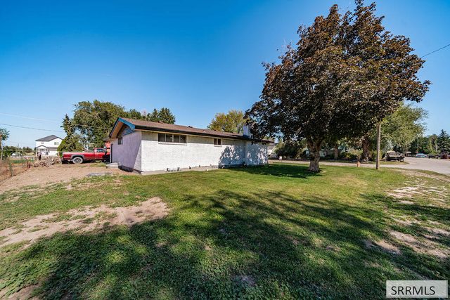 609 1st W, Ririe, ID 83443