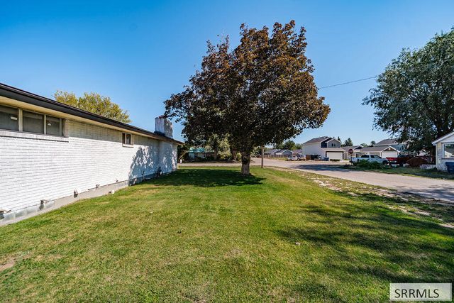 609 1st W, Ririe, ID 83443