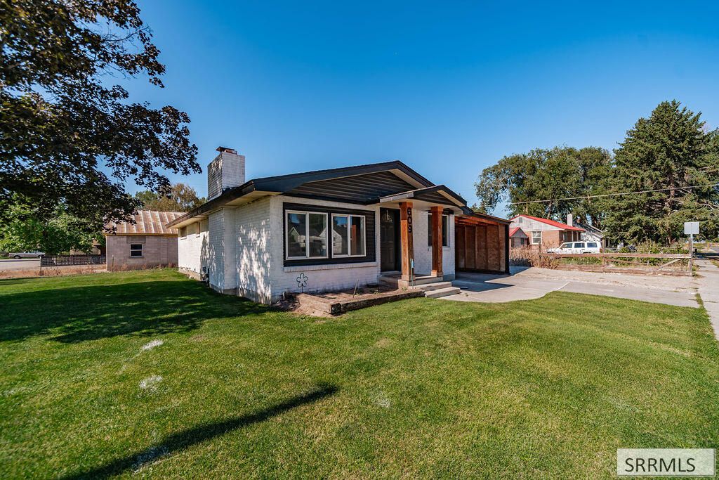 609 1st W, Ririe, ID 83443