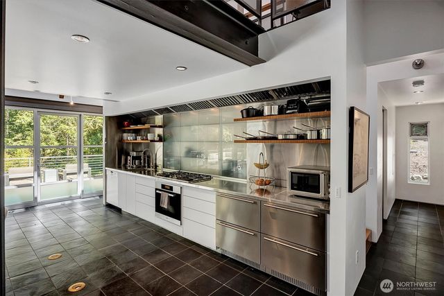 26222 SE 152nd St, Issaquah, WA 98027