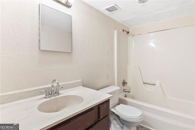 124 Camelot Drive, Atlanta, GA 30349