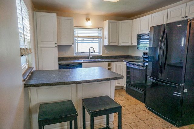 434 Mary St, Jeannette, PA 15644