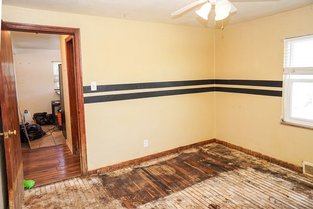 434 Mary St, Jeannette, PA 15644