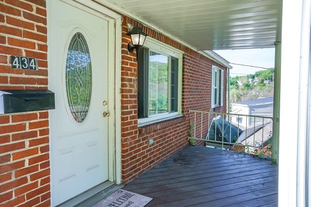 434 Mary St, Jeannette, PA 15644