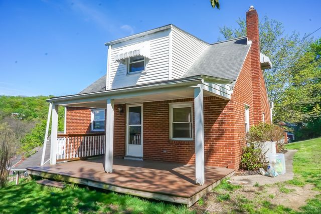 434 Mary St, Jeannette, PA 15644
