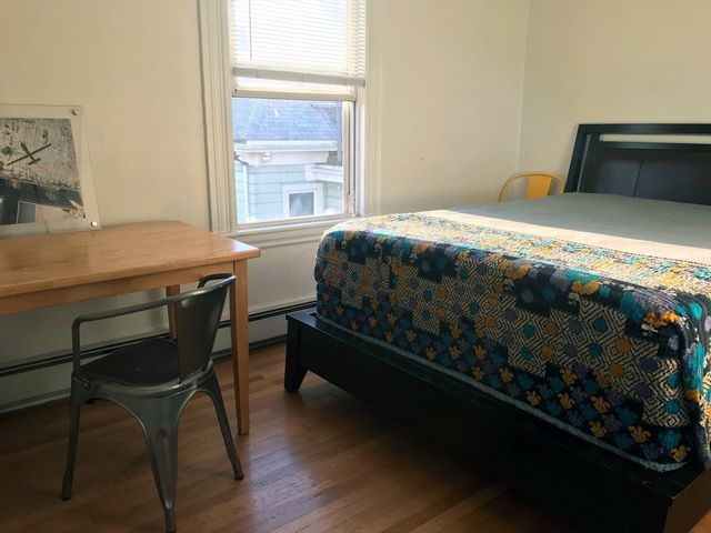 118 Inman St 3, Cambridge, MA 02139