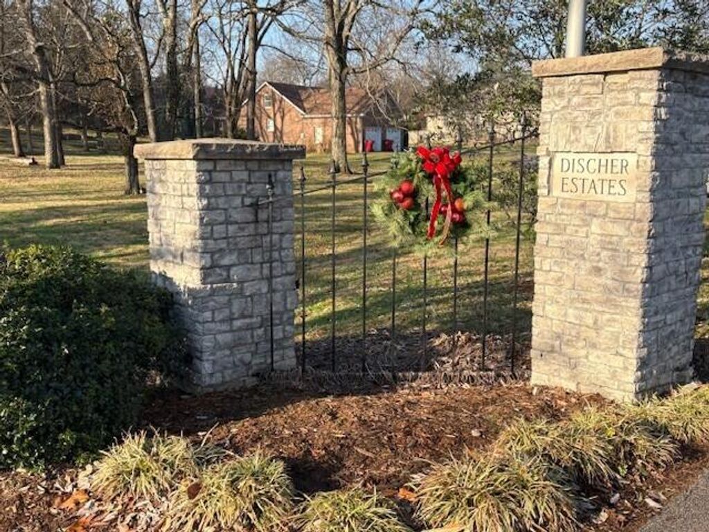 101 Deer Run, Frankfort, KY 40601