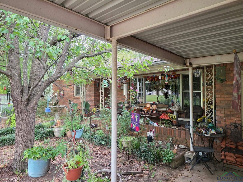 304 Dale Avenue, Daingerfield, TX 75638