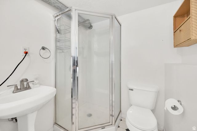 6796 S CYCLAMEN DR, West Jordan, UT 84081