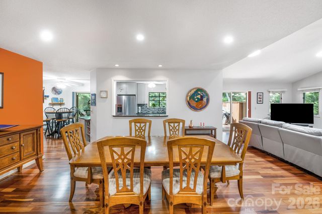 31 Hillcreek Drive, Asheville, NC 28804