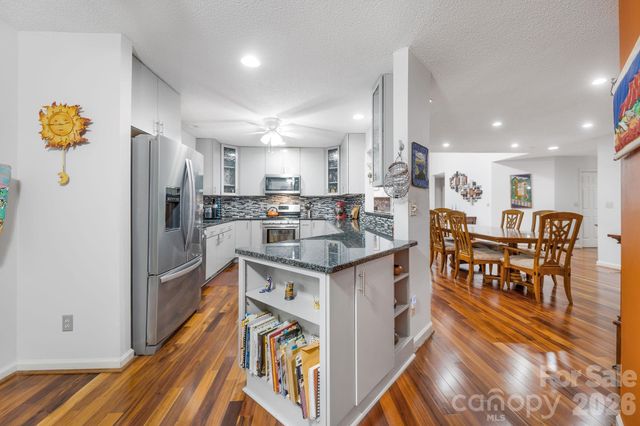 31 Hillcreek Drive, Asheville, NC 28804