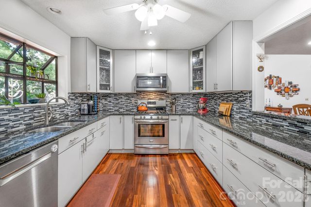 31 Hillcreek Drive, Asheville, NC 28804